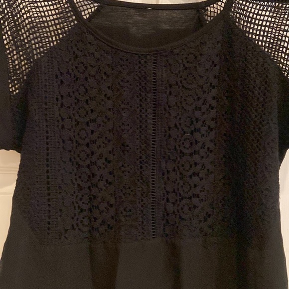 Black short sleeve lace design top sheer at waist design sleeves - Picture 3 of 4